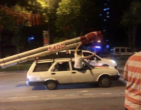 Τουρκία : Πανηγύρια στους δρόμους για την άφιξη των S-400