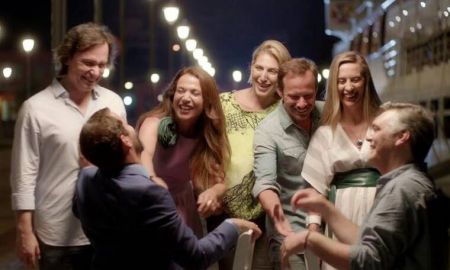 Στιγμές ανάπαυλας μεταξύ των γυρισμάτων αναζητούν οι πρωταγωνιστές του «Λόγω Τιμής»