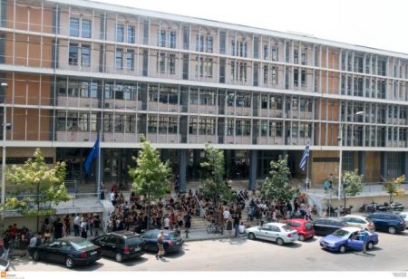 Προθεσμία στον 53χρονο που επιτέθηκε στη σύζυγό του με τσεκούρι