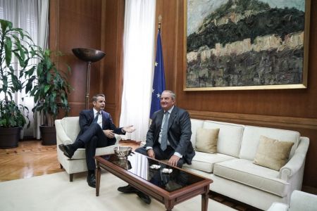 Το «ευχαριστώ» Μητσοτάκη στον Καραμανλή