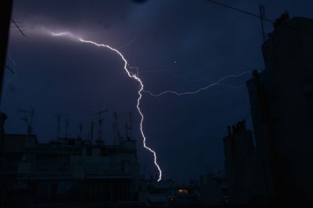 Αντίνοος : Φθιώτιδα, Κόρινθο και Σκόπελο χτύπησε το βράδυ – 9 διασώσεις ατόμων