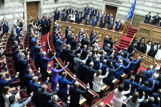 Βουλή : Τι δήλωσαν οι βουλευτές προσερχόμενοι