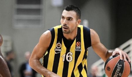 Σλούκας : «Χαίρομαι που δεν παίζω Ελλάδα, μίζερη η κατάσταση»