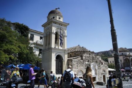 Αγία Ειρήνη: Η εκκλησία της οποίας κατέρρευσε ο σταυρός από το σεισμό