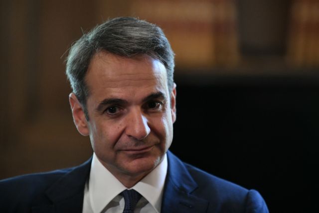 Η άφιξη Μητσοτάκη στο Συντονιστικό της Πυροσβεστικής