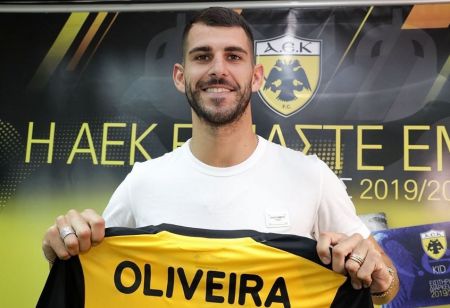 Ολιβέιρα : «Η παρουσία του Καρντόσο στην ΑΕΚ έπαιξε ρόλο»