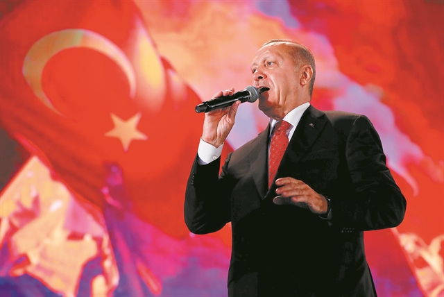 Αντιμέτωποι με τους εκβιασμούς της Αγκυρας