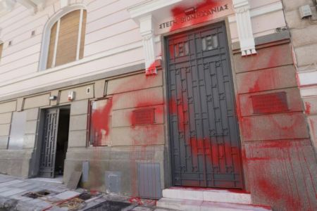 Δύο συλλήψεις για την επίθεση του Ρουβίκωνα στον ΣΕΒ