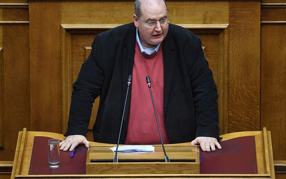 Φίλης για Παιδεία : Αρχισαν να ηχούν κακόφωνα όργανα οπισθοδρόμησης