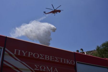 Μάχη με τις φλόγες σε 5 πύρινα μέτωπα : Εκκένωση οικισμού στα Μέγαρα