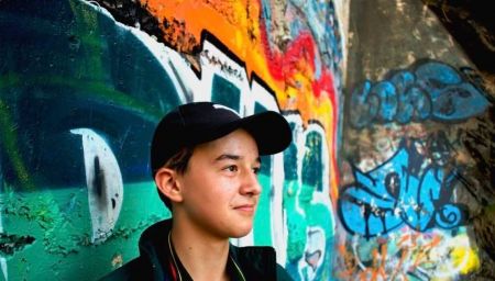 Σοκ : Είδαν σε ζωντανή μετάδοση από το κινητό τους να πυροβολούν τον 16χρονο γιο τους