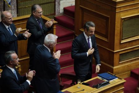 Mitsotakis government receives confidence vote in Parliament