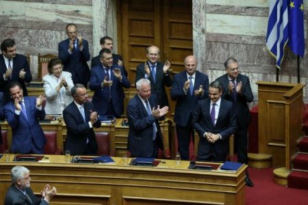 Με το βλέμμα στο μέλλον κι όχι στο παρελθόν
