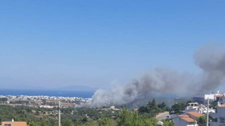 Οι πρώτες εικόνες από τη φωτιά στη Ραφήνα