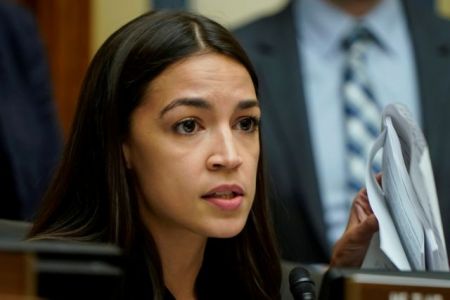 ΗΠΑ: Αποπέμφθηκε αστυνομικός που έγραψε ότι κάποιος πρέπει να πυροβολήσει την Οκάσιο-Κορτέζ