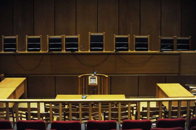 Δίκη ΧΑ: Κατηγορούμενος ισχυρίζεται ότι πήρε κατά λάθος τηλέφωνο το Ρουπακιά