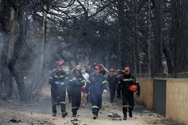 Μάτι, ένας χρόνος μετά: Η πυρκαγιά «λάβωσε» και τους πυροσβέστες