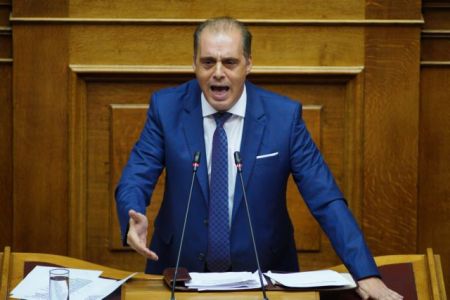 Βελόπουλος: Να σταματήσουν τα επιδόματα στους μετανάστες