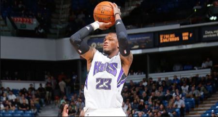 NBA : «Ρουκέτα» ο Μάκλεμορ