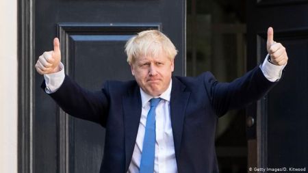 Φυλορροεί η βρετανική κυβέρνηση υπό τον Τζόνσον