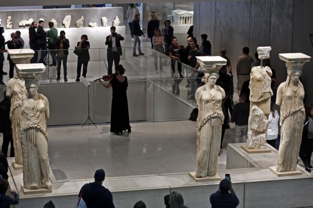 Τα μυστικά των καρυάτιδων αποκαλύπτονται σε βραδινή ξενάγηση στο Μουσείο της Ακρόπολης