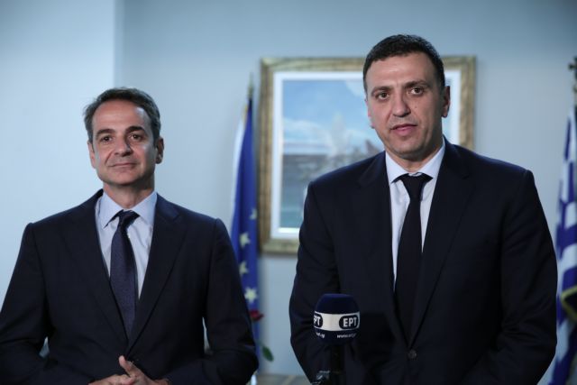 Κάπνισμα τέλος στα δημόσια κτίρια: Τι αποφάσισαν Μητσοτάκης – Κικίλιας