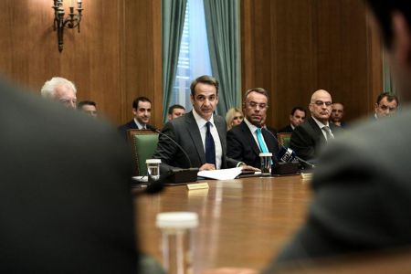 Εννιά μετακλητούς υπαλλήλους και δύο δημοσιογράφους δικαιούται κάθε υπουργός