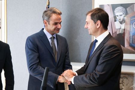 Τα φλέγοντα θέματα της τουριστικής πολιτικής συζήτησαν Μητσοτάκης – Θεοχάρης
