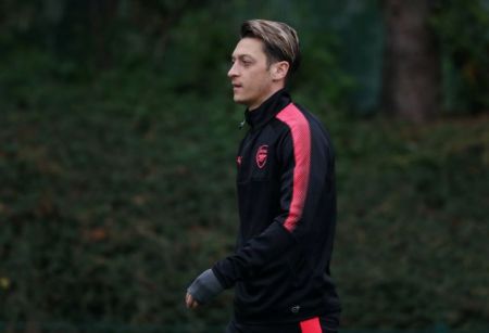 Επίθεση μέσα στο αυτοκίνητό του δέχθηκε ο παίκτης της Αρσεναλ Μεσούτ Οζίλ