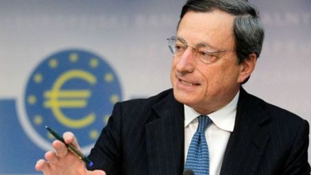Σήμα Ντράγκι για συνέχιση του QE – «Ετοιμοι να αναλάβουμε δράση»