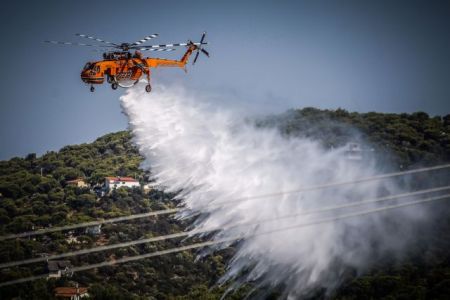 Φωτιά στη βιομηχανική περιοχή Πρέβεζας – Ισχυρές δυνάμεις στο σημείο