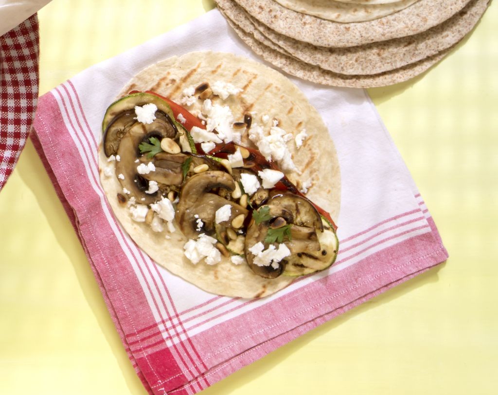 Wrap με ξινομυζήθρα και ψητά λαχανικά