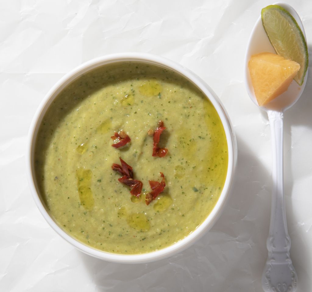 Σούπα πεπόνι με αβοκάντο και λάιμ