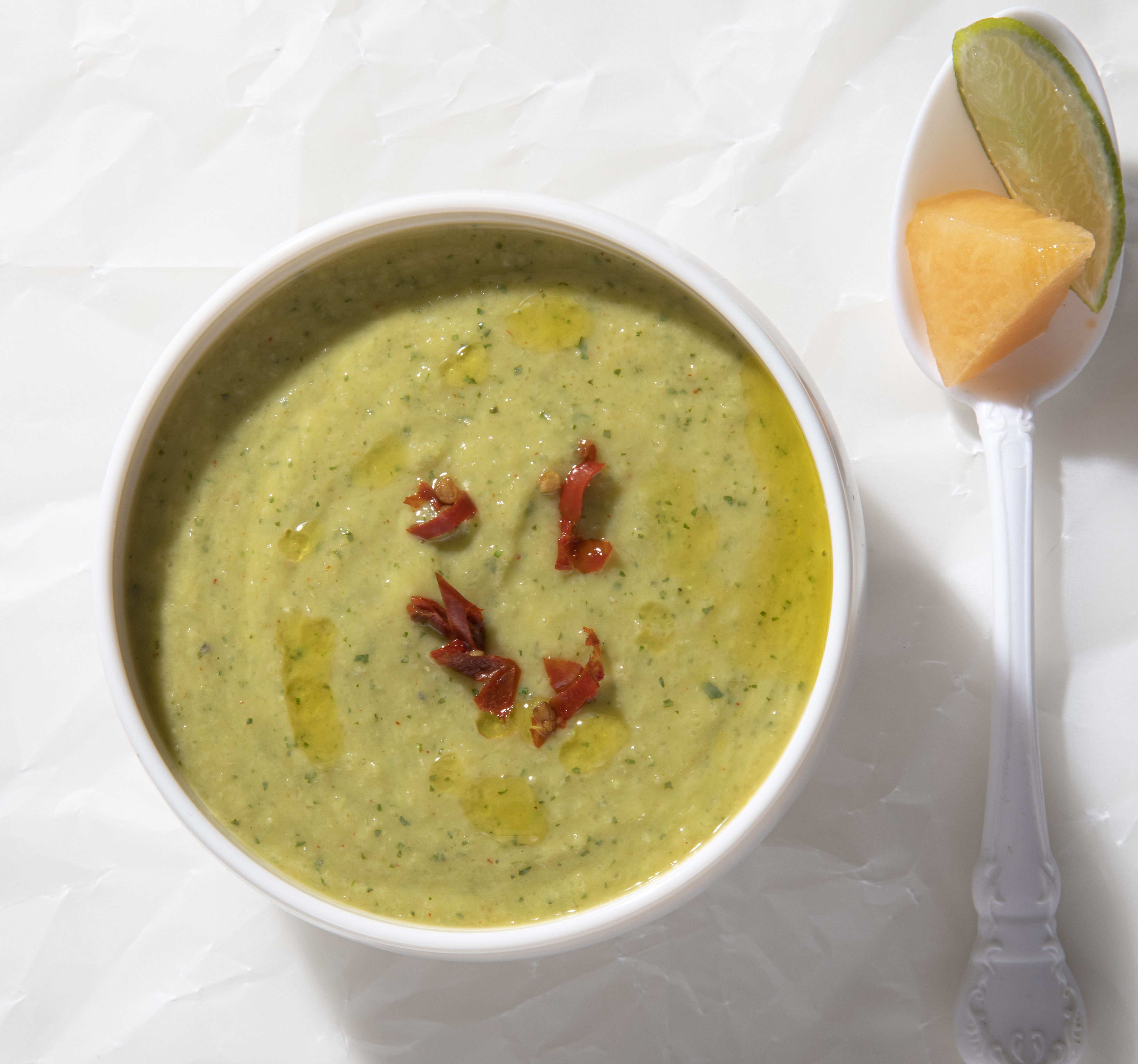 Σούπα πεπόνι με αβοκάντο και λάιμ