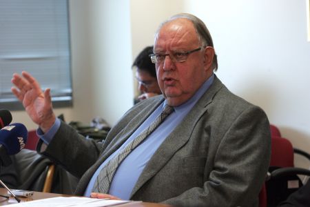 «Γαλλικά» από Πάγκαλο για τη μείωση της φρουράς του