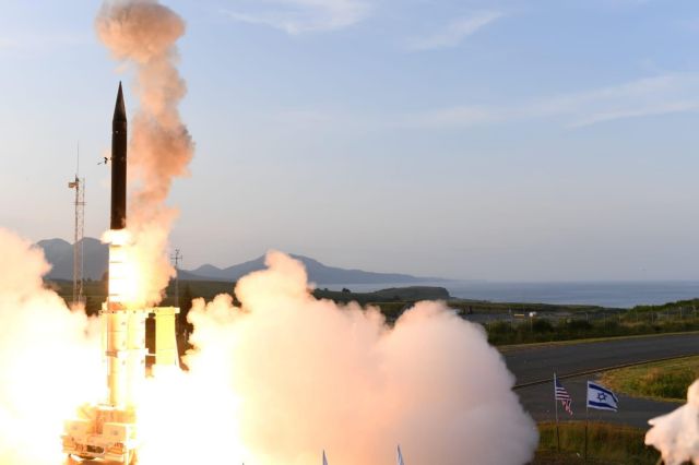 Επιτυχής δοκιμή από ΗΠΑ και Ισραήλ του συστήματος αεράμυνας Arrow-3 στην Αλάσκα