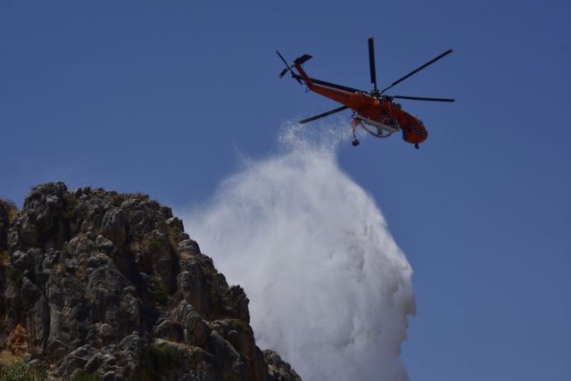 Υπό μερικό έλεγχο η φωτιά στην Κερατέα