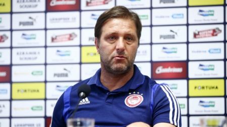 Live: Η συνέντευξη Τύπου του Μαρτίνς ενόψει Πλζεν