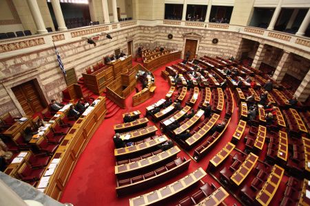 Επιτελικό κράτος: Πέρασε επί της αρχής το νομοσχέδιο – Τι αλλάζει σε υπουργικό, Δημόσιο, ασυμβίβαστα