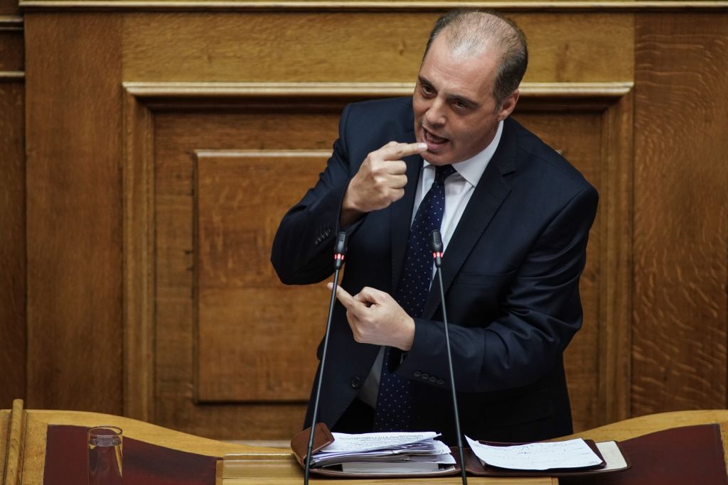 Αντίθετος με την καθολική απαγόρευση του καπνίσματος ο Βελόπουλος