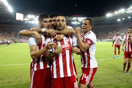 Ερυθρόλευκη μαγεία στο «φλεγόμενο» Καραϊσκάκη