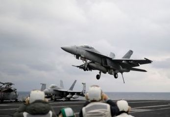 Συντριβή μαχητικού αεροσκάφους στην Καλιφόρνια – Άγνωστη η μοίρα του πιλότου