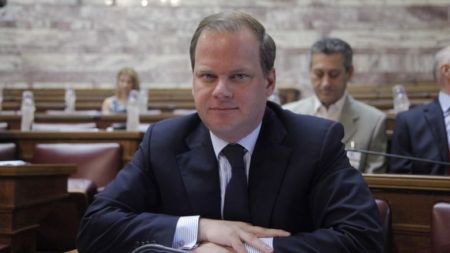 Τα «μαζεύει» ο Καραμανλής για τα «αποβράσματα» μετά την θύελλα αντιδράσεων