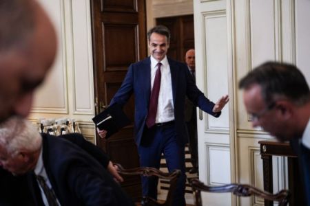 Reuters: Ασυνήθιστη η ταχύτητα της νέας κυβέρνησης στην Ελλάδα