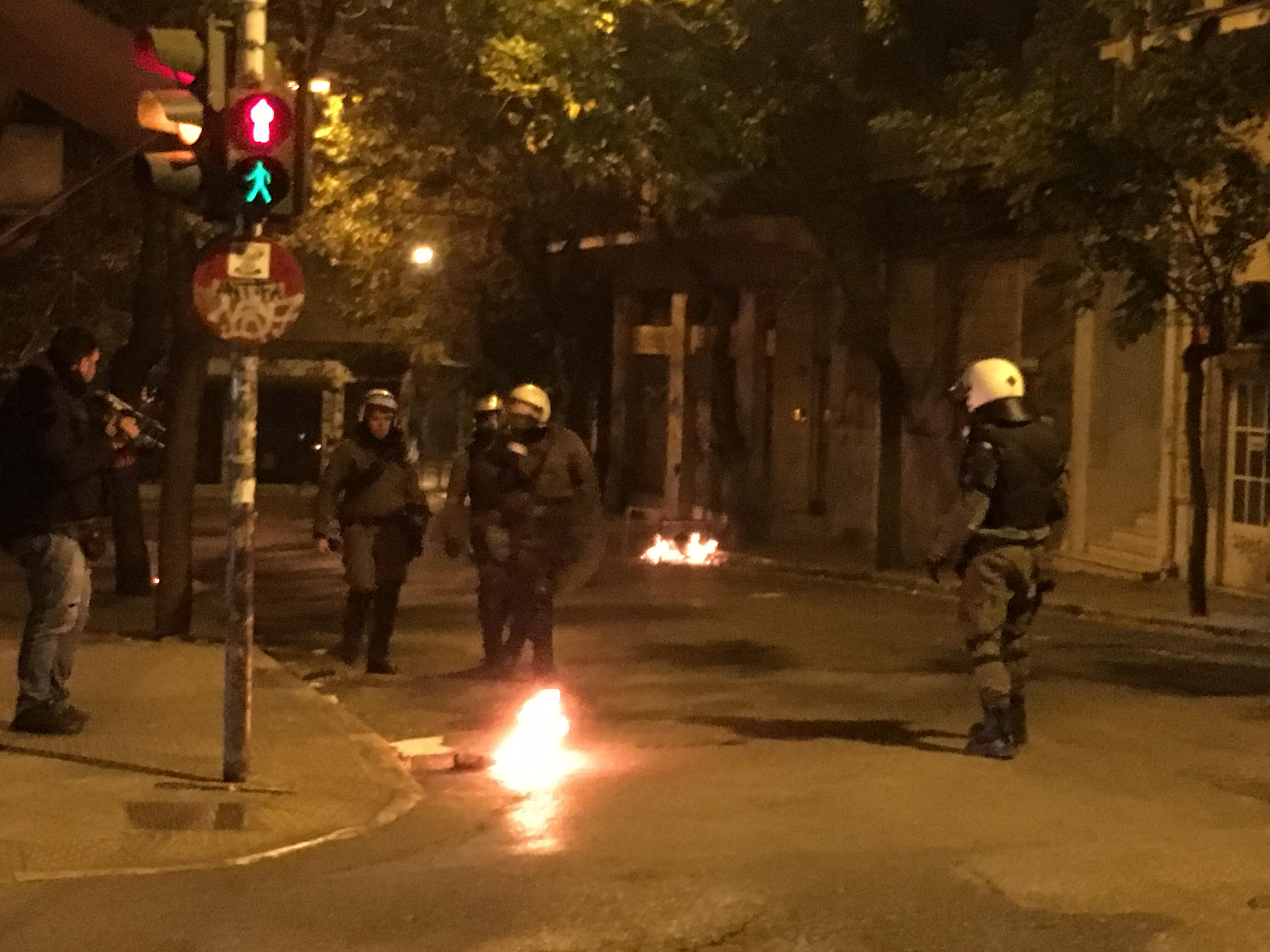 Στον εισαγγελέα θα οδηγηθούν οι δύο συλληφθέντες των χθεσινοβραδυνών επεισοδίων