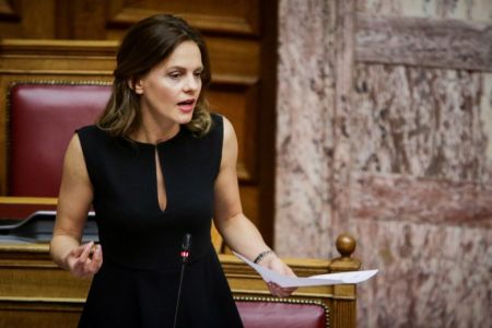 Αχτσιόγλου για ανεργία: Να ενισχυθούν οι παρεμβάσεις για τη μείωσή της