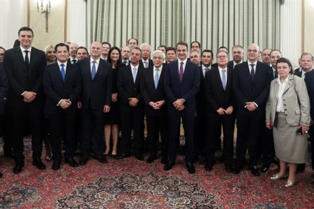 Η επανάσταση της γραβάτας στο Προεδρικό