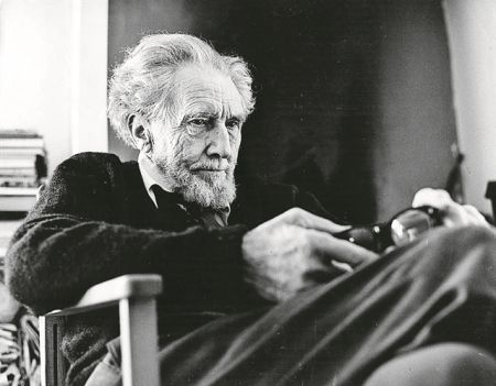 «Να είμαστε άνθρωποι, όχι καταστροφείς»