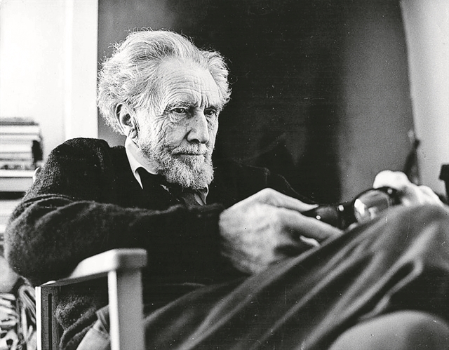 «Να είμαστε άνθρωποι, όχι καταστροφείς»