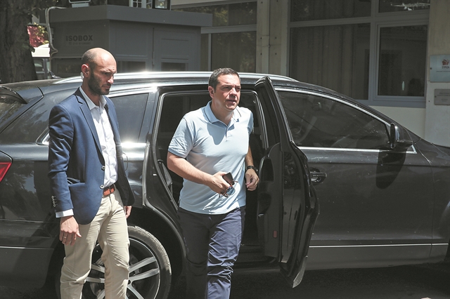 Ο Τσίπρας ψάχνεται για την επόμενη μέρα